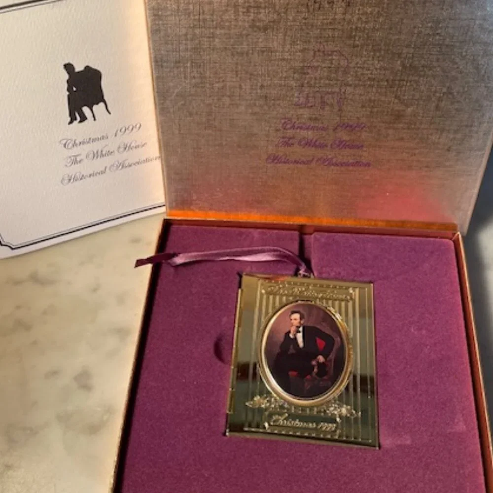 1999 White House Christmas Ornament President Abraham Lincoln's Portrait